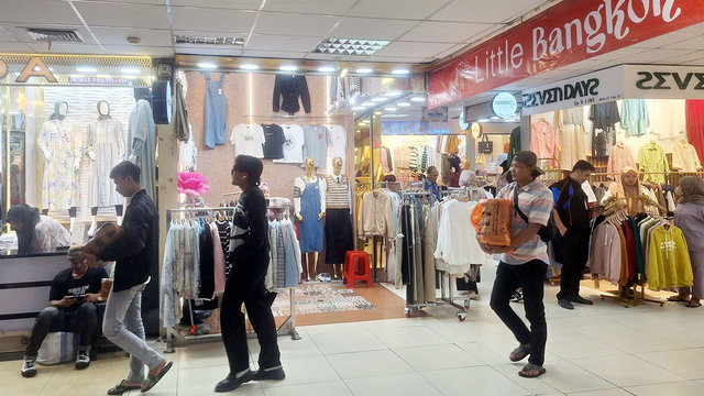 Jualan Baju Bangkok: Bisnis Sederhana dengan Pasar yang Luas