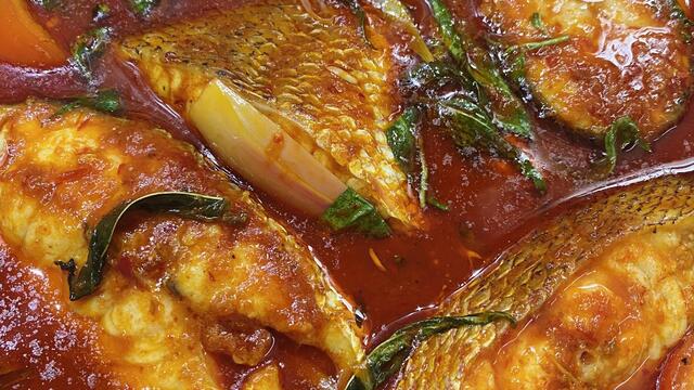 Resep Ikan Gurame Asam Padeh dengan Kuah Pedas Segar